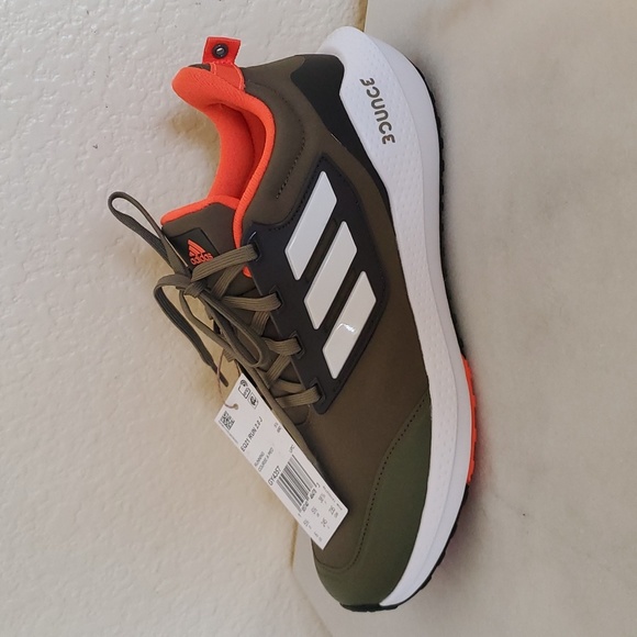 NWOB Women's Adidas EQ21 Run 2.0J size 6 - Picture 8 of 17